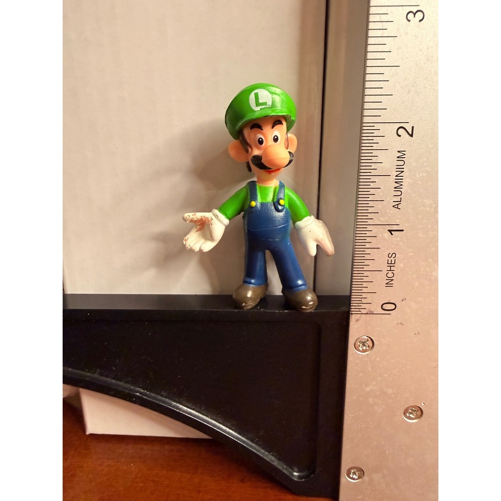 Nintendo Luigi Action Figure 2007 Vintage Super Mario Bros Collectible 2.5 Inch - Picture 4 of 4